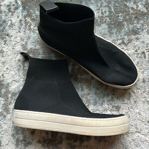 J SLIDES BLACK KNIT HEROE SLIP ON SOCK ANKLE BOOTIE SNEAKERS. SIZE 9.